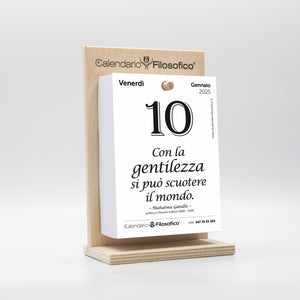 CALENDARIO FILOSOFICO 2025 - A6 PICCOLO 10 x 14 CM - CON SUPPORTO IN LEGNO